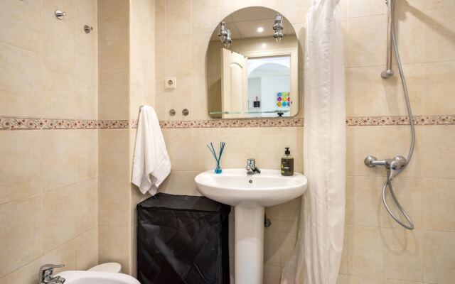 Beachside Apartment with Garden Ref 89
