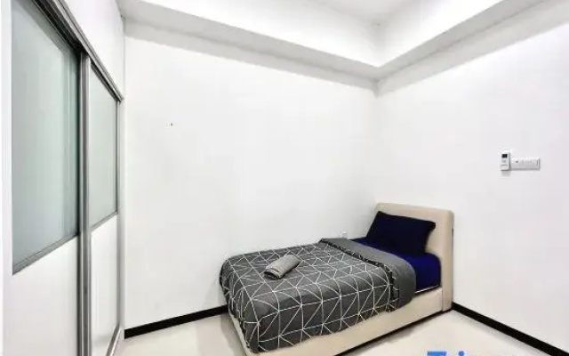 Jeff & Ricky Homestay 57@ 8pax Trinity Residence