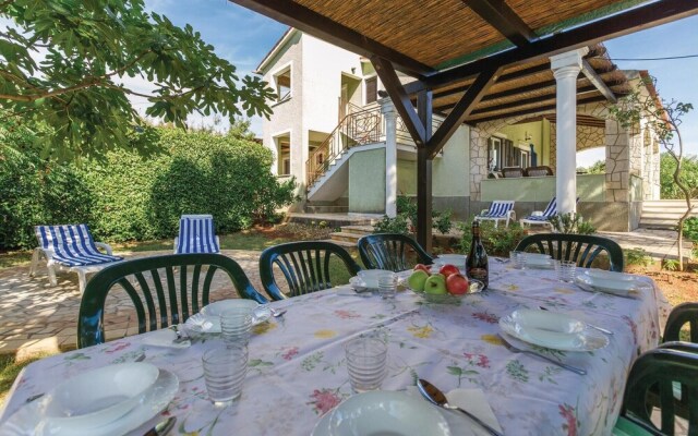 Stunning Home in Tar With Wifi and 4 Bedrooms