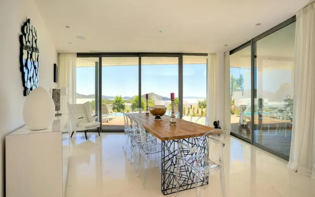 Modern Holiday Home With Vast Terracing