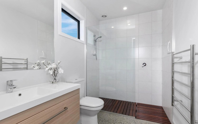 Stylish Villa Escape - Matakana Holiday Home