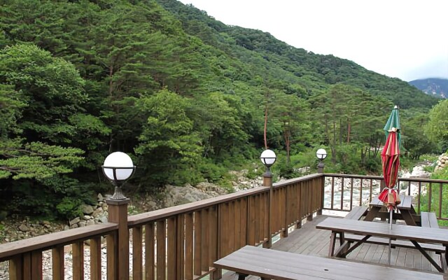 Yangyanggwangmyeong Family Pension