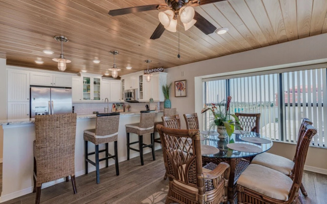 Shorehouse 401 by Vtrips