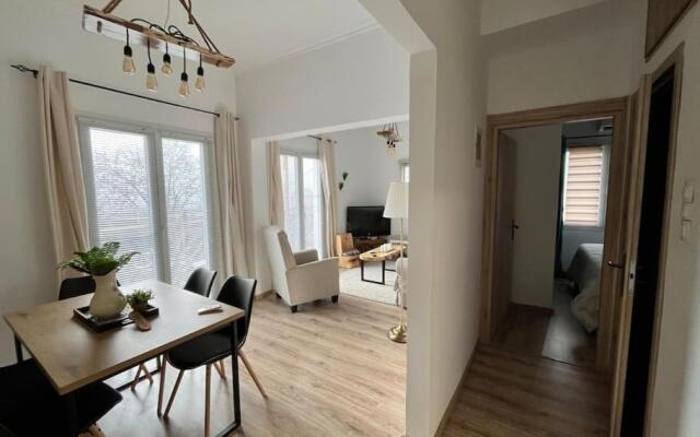 «Έλα…Δάρα» Home