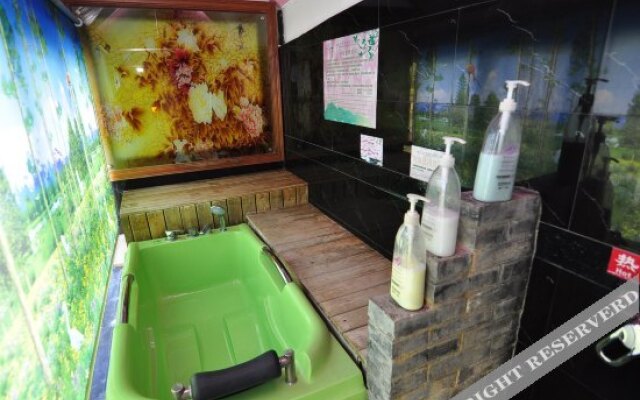 Yingyuetan Hotspring Hotel
