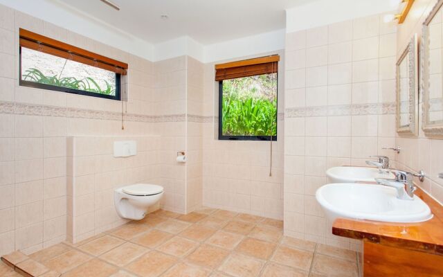 Absolute Beachfront Oneroa