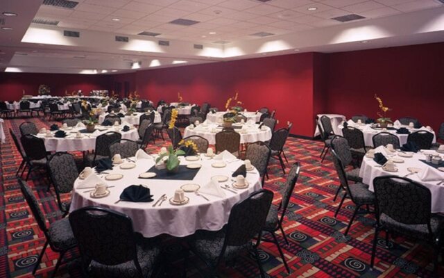 Holiday Inn Pewaukee - Milwaukee West by IHG