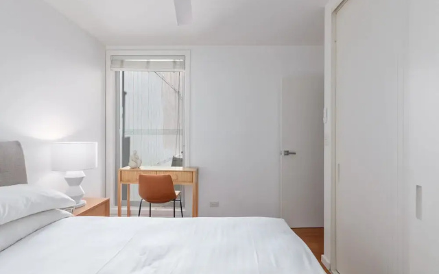 Bright 2-bed Apartment With Balcony & Garage