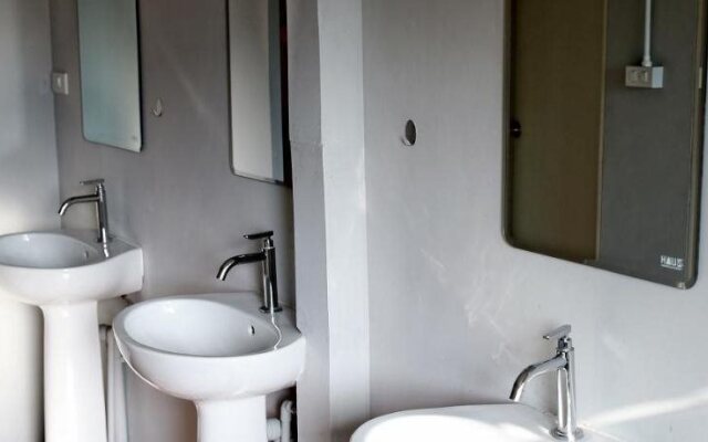 Checkin68 Chiangmai Hostel & Rooms