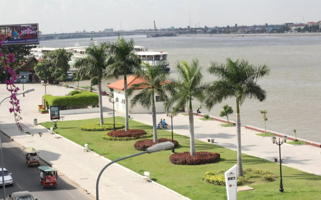 New Season Riverside Hotel