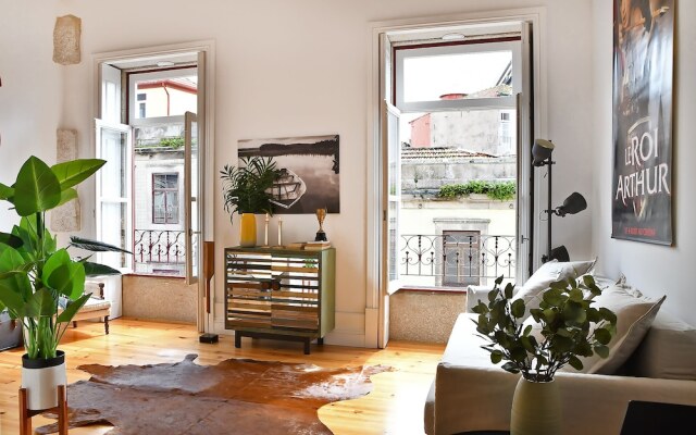 Liiiving in Porto Aliados Design Apartment