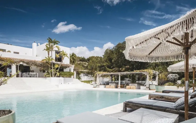 Impressive Holiday Home With Views