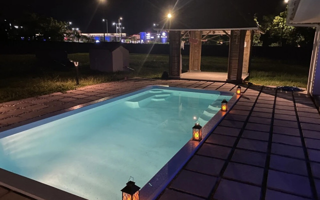 Charming 4-bed Villa in Beau Vallon