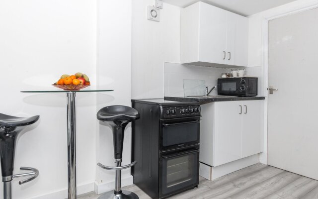 Simplistic Apartment in Croydon near Wandle Park