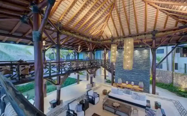 6 BR Beachfront Lush Oasis