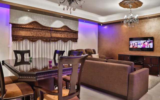 Deluxe Apartments