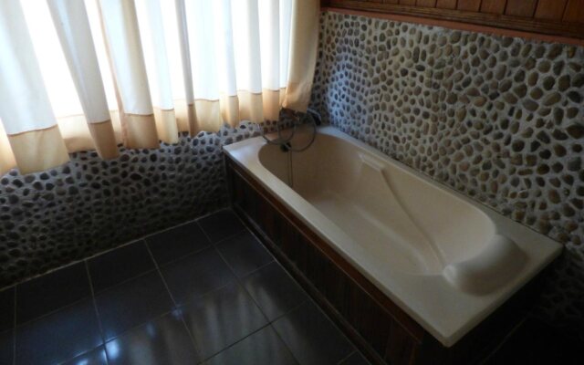Hupin Inle Khaung Daing Village Resort