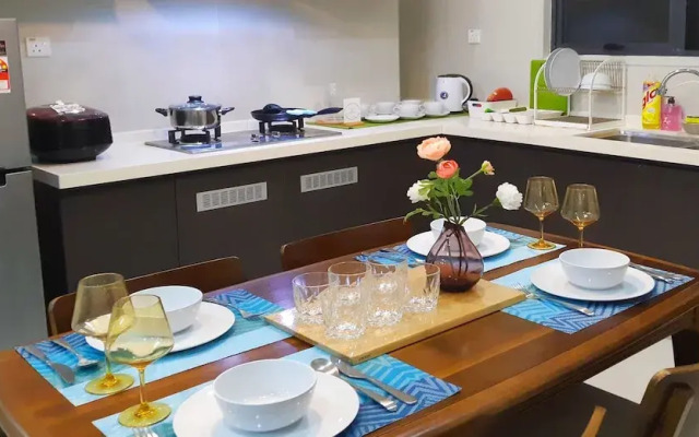 Homerent by Countrygarden Danga Bay