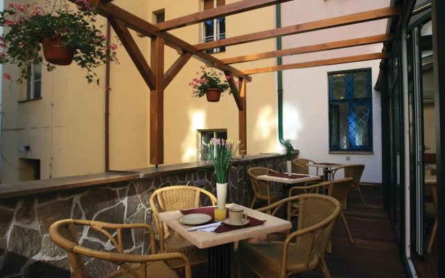 Anna Hotel