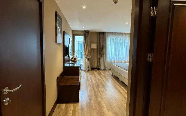 Grand Aras Hotel & Suites