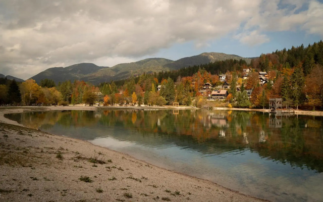 Outstanding Lake View.