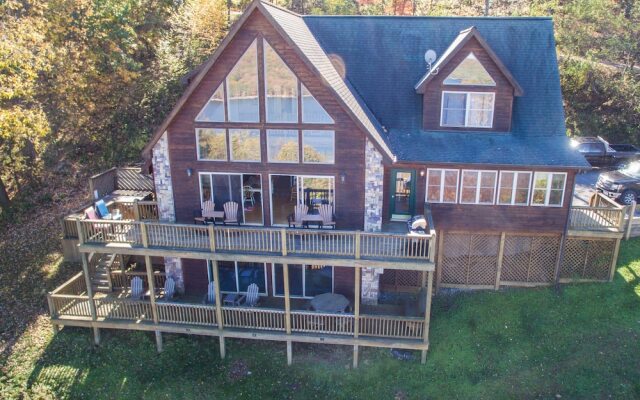 Scenic Overlook 6 Bedroom House