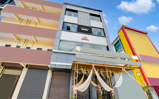 Super Townhouse Anisabad Near Mahavir Sansthan