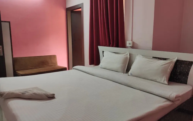 Sawkmie Hotel