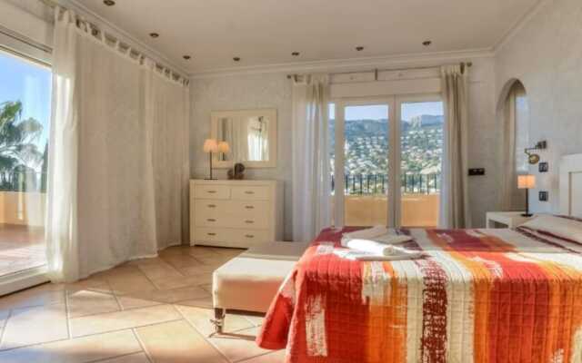 Villa - 5 Bedrooms with Pool - 106414