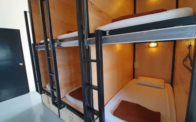 OYO 89728 Home Guesthouse & Cafe