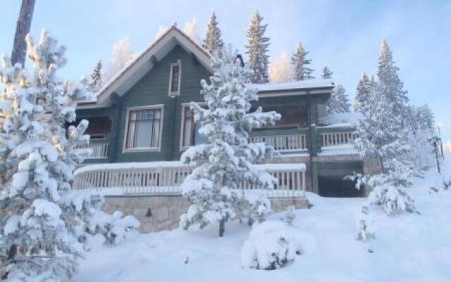 Tahkonhovi Guesthouse