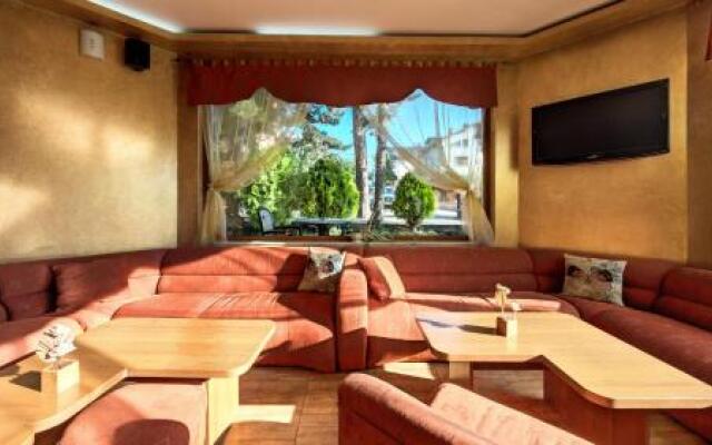 Family Hotel Emaly Bankya 1