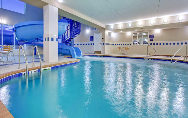 Holiday Inn Express Hotel & Suites Dickinson by IHG