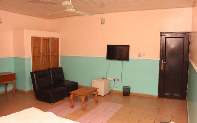 Daniel Suites