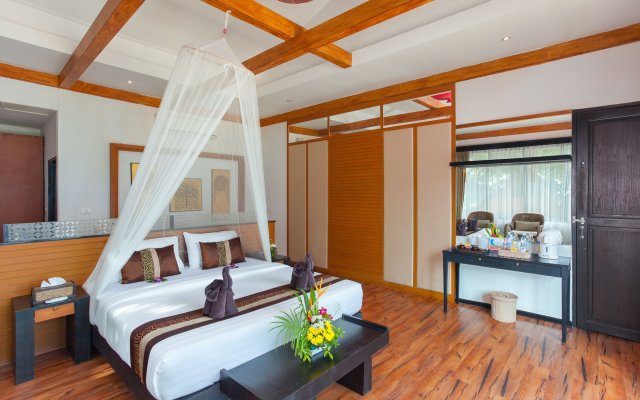 Phi Phi Long Beach Resort & Villa