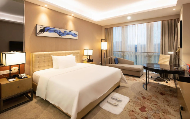 The Thousand Lantern Lake Hotel
