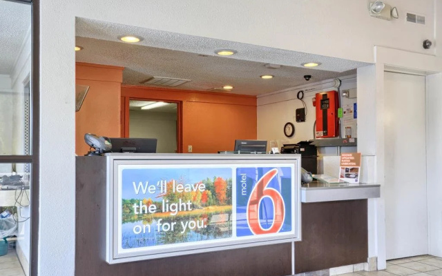 Motel 6 Hagerstown, MD