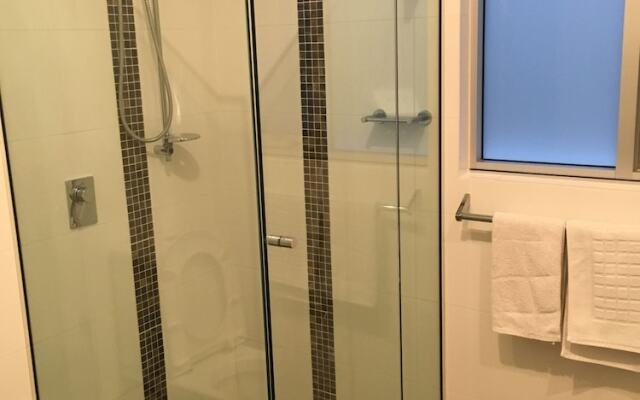 City Escape 3BD in Adelaides East End 7