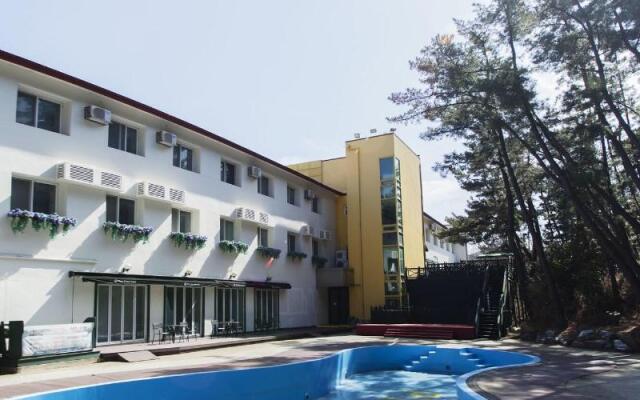Pinebeach Hotel