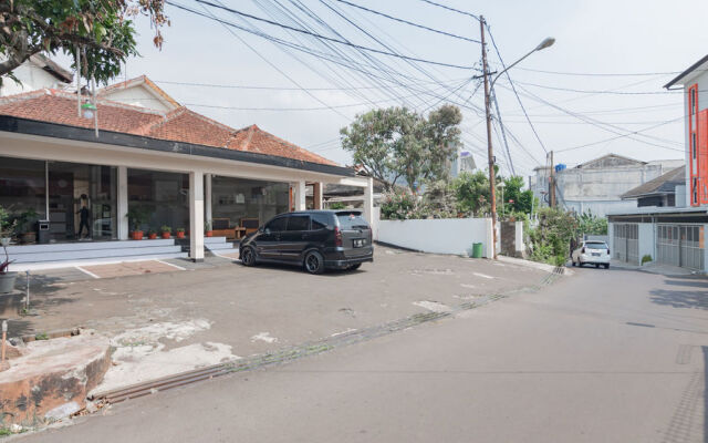 RedDoorz Syariah near BTC Fashion Mall