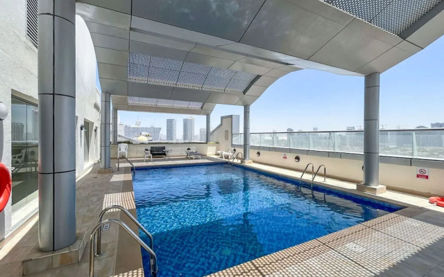 Modern 1-bed With Scenic Golf Course View