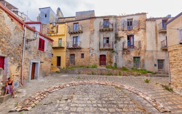 Casa Alesina - Balcony on Tusa