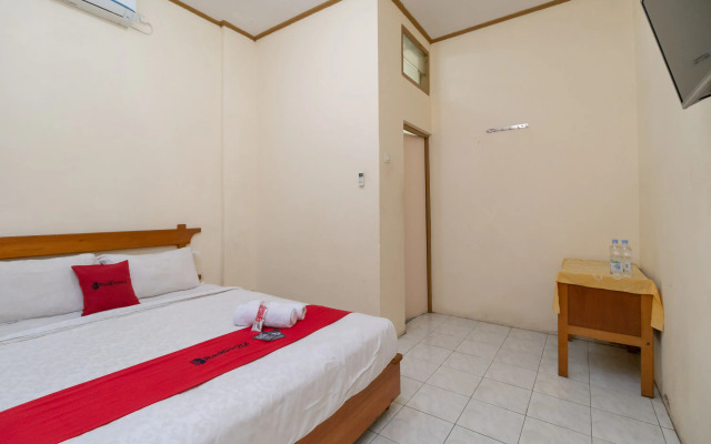 RedDoorz near RS Awal Bros Sudirman Pekanbaru