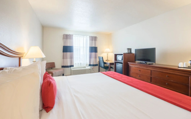 Cottonwood Suites Savannah Hotel & Conference Center