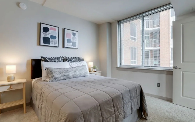 Cozy Condo Crystal City Rooftop