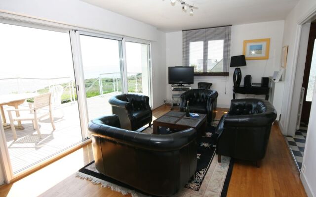 Modern Villa in Clohars-Carnoët with Private Swimming Pool