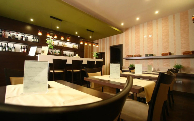 Central Hotel 21