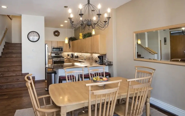 Savoy S 2d 3 Bedroom Condo by RedAwning
