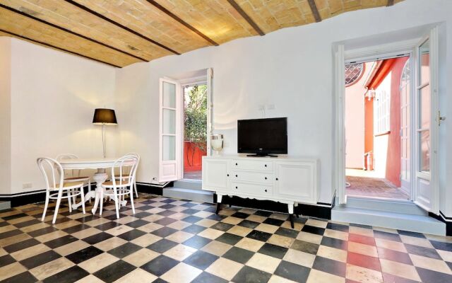 Art Deco Terrace Apartment