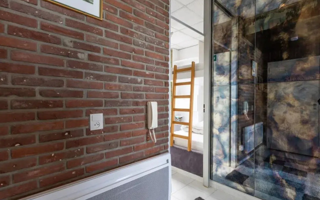 Apartment on Zeedijk With Sea Views